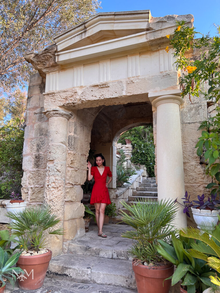 Posing until an archway at Villa Frère Malta